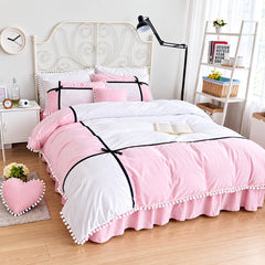 Cotton duvet cover set with pompoms