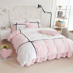 Cotton duvet cover set with pompoms