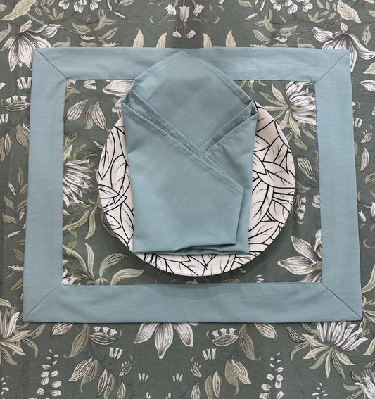 Green Garden Table Mat Set With Aqua border