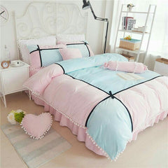 Cotton duvet cover set with pompoms