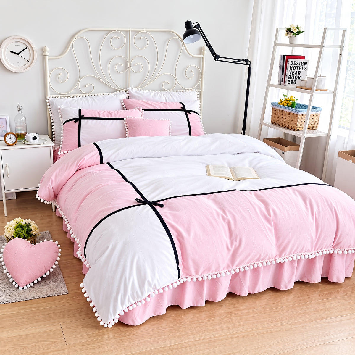 Cotton duvet cover set with pompoms