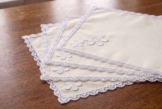 Luxury Cotton Dinning Set With Cute Lace - Off White